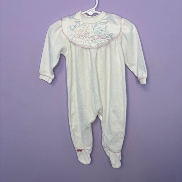 VINTAGE WHITE SMOCKED CAT COLLAR ACCENT PAJAMAS SIZE 3/6 MONTHS - Picture 1 of 6